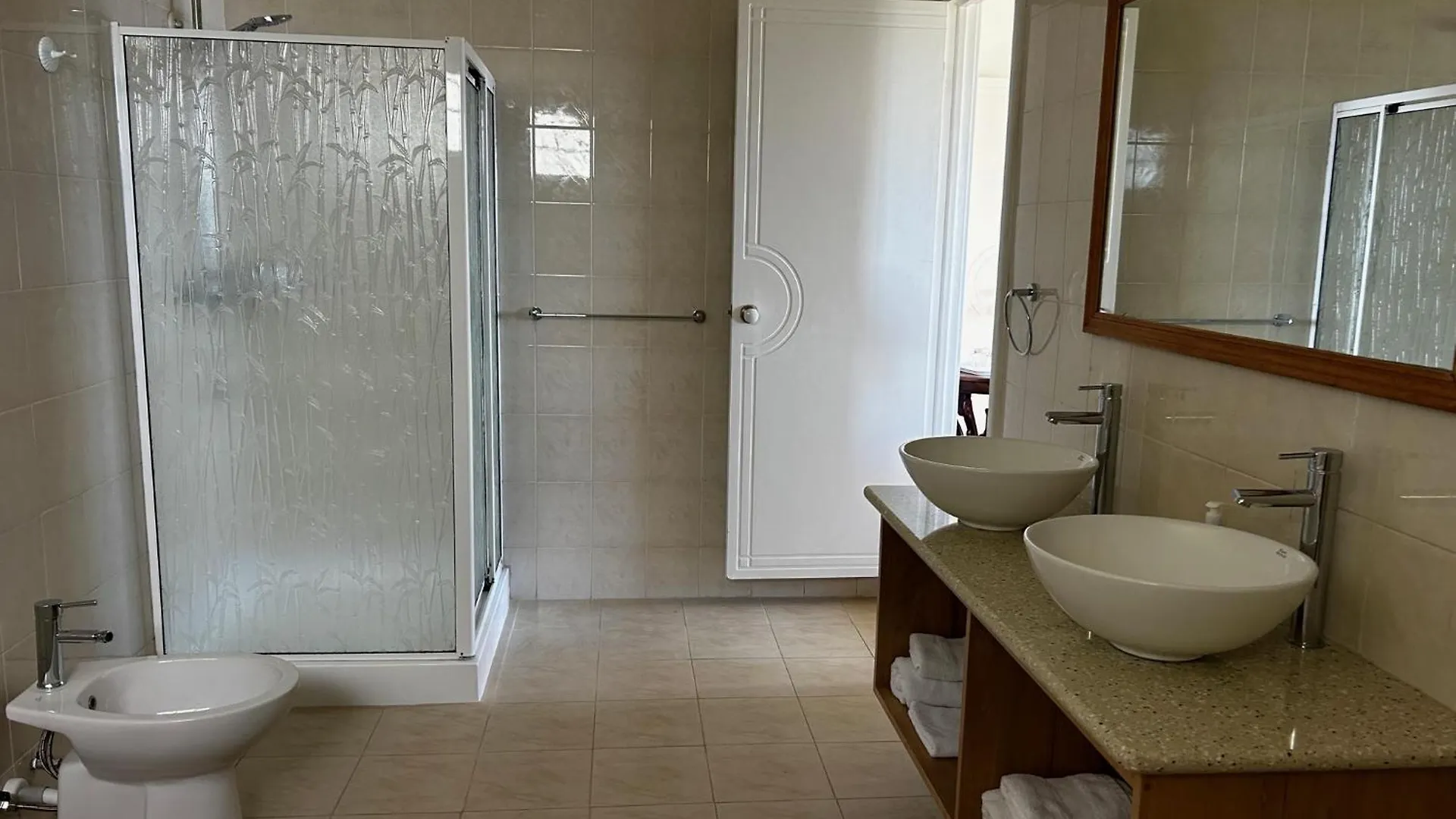 Beau Sejour Hotel فيكتوريا 2*,  سيشيل